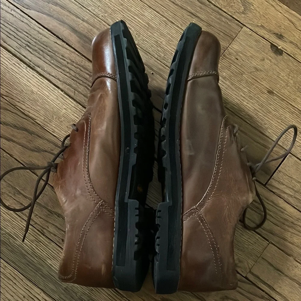 Keen Brown Oxford Shoes with Polished Finish and Lace-Up Design